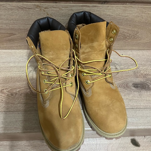 Timberland Boots for Women - Picture 3 of 4